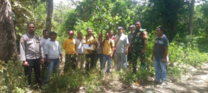 Babinsa Koramil 1625-03/Boawae Dampingi Tim ATR/BPN Lakukan Pengukuran Tanah di Kelurahan Nageoga