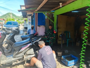 Babinsa Koramil 1602-02/Wolowaru Tingkatkan Keamanan Desa Wolosambi Lewat Komsos dan Pamwil