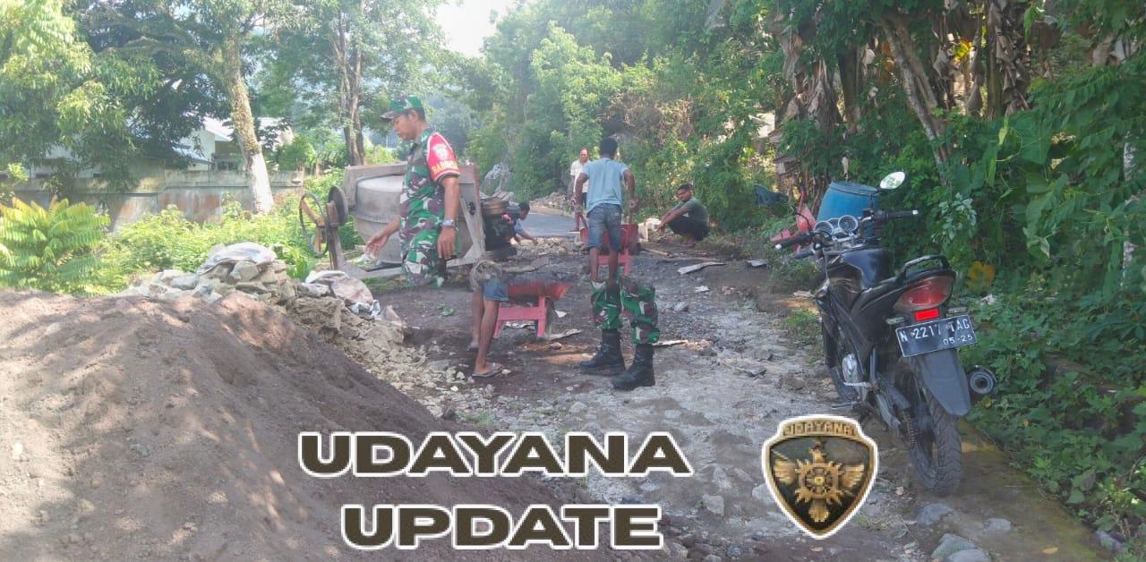 Babinsa Koramil 1602-02/Wolowaru Gotong Royong Bersama Warga Bangun Jalan Rabat di Desa Fatamari