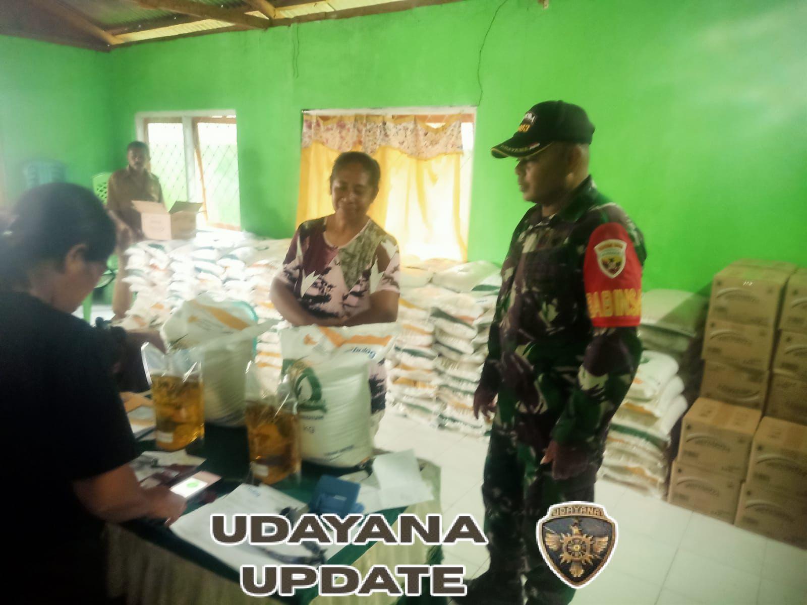 Babinsa Umagera Dampingi Penyaluran Bansos Ketahanan Pangan November–Desember 2025