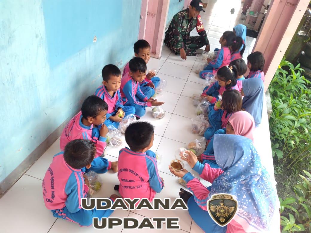 Babinsa Koramil Seteluk Dampingi Program Makan Bergizi Gratis di TK Qollbi Ummi Desa Desaloka