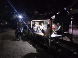 Babinsa Koramil 1614-03/Hu’u Gelar Ronda Malam Bersama Warga Desa Lune