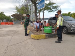 Koramil Poto Tano Laksanakan Pengamanan Pelabuhan Penyeberangan