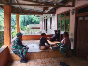 Babinsa Koramil 1602-02/Wolowaru Laksanakan Komsos dan Pamwil di Desa Wonda