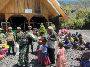 Satgas Yonif 743/PSY Hadirkan Sukacita Natal Untuk Masyarakat Papua
