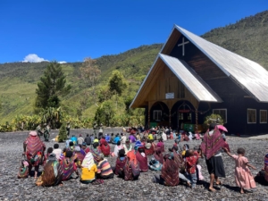 Satgas Yonif 743/PSY Hadirkan Sukacita Natal Untuk Masyarakat Papua