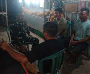 Babinsa Rasabou Gelar Ronda Malam Bersama Warga Jaga Keamanan Wilayah