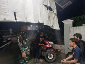 Patroli Malam Koramil Sekongkang, Wujudkan Keamanan Wilayah Tetap Kondusif