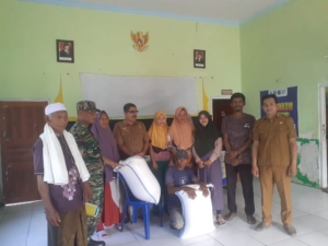 TNI–Pemdes Lewintana Sinergi Salurkan Bantuan Pangan Antisipasi Rawan Pangan