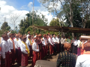 Dukung Pelestarian Budaya, Babinsa Koramil 1612-05/Satar Mese Hadiri Roko Molas Poco