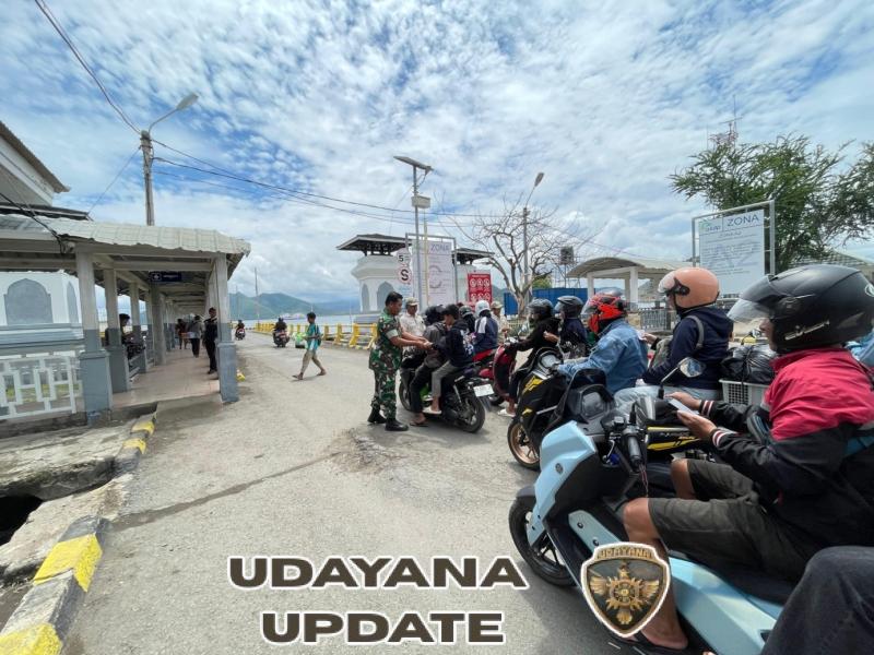 Babinsa Kokarlian Amankan Pelabuhan Penyebrangan Poto Tano, Kegiatan Berjalan Aman dan Lancar