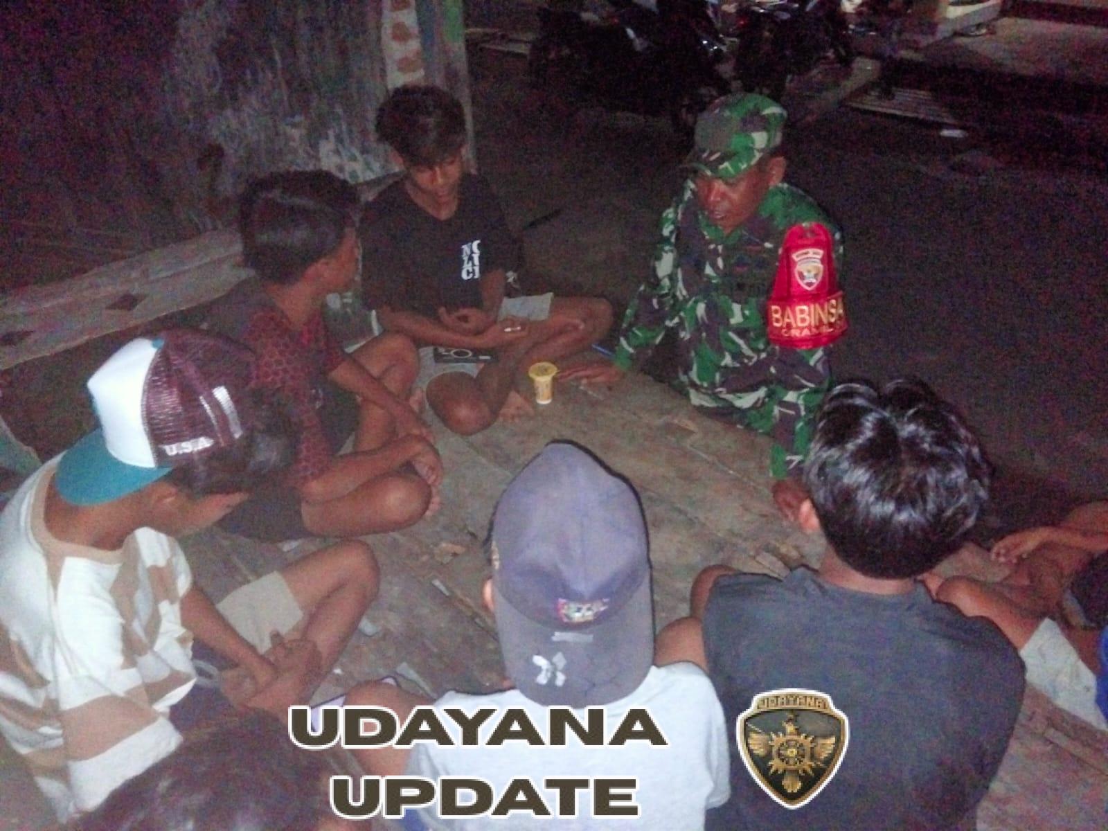 Babinsa Manggelewa Pererat Silaturahmi Warga Lewat Kongkow dan Patroli Malam