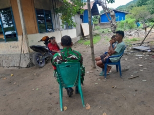 Babinsa Koramil 1602-04/Maurole Laksanakan Pamwil dan Komsos di Desa Niopanda