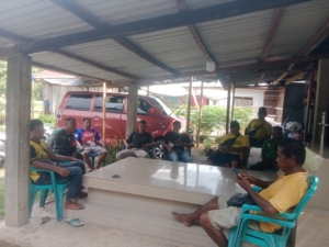 Babinsa Koramil 1602-01/Ende Gelar Komsos dan Pamwil di Desa Kebirangga Tengah