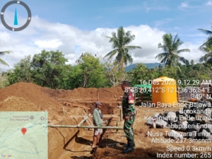 Babinsa Koramil 1602-01/Ende Awasi Pembangunan Koperasi Merah Putih di Desa Embu Nggena