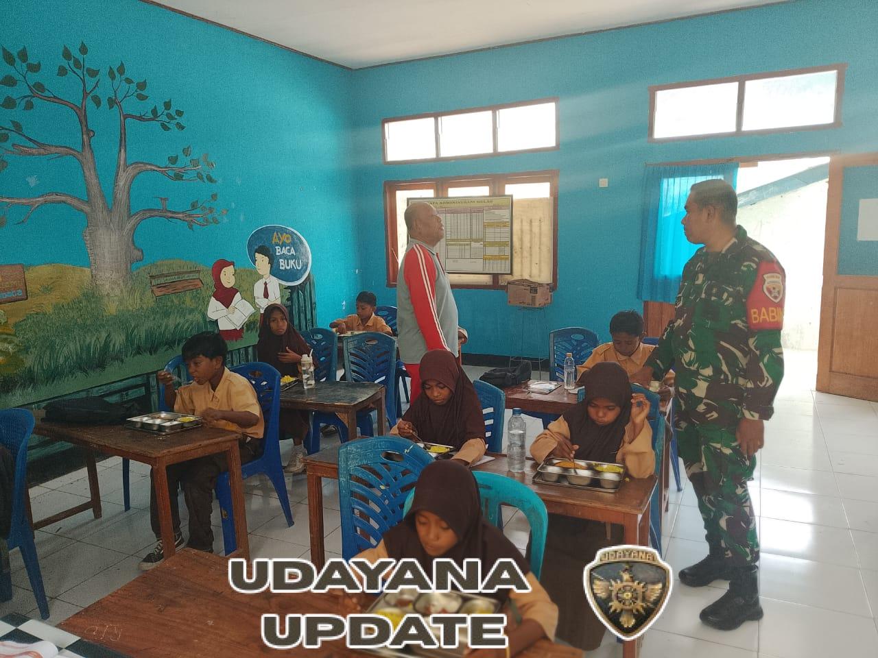 Babinsa Adonara Pastikan Program Makanan Bergizi Gratis Berjalan Aman dan Tepat Sasaran