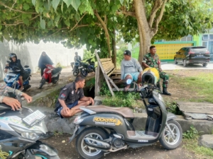 Babinsa Koramil 1602-01/Ende Tingkatkan Kamtibmas Lewat Komsos dan Pamwil