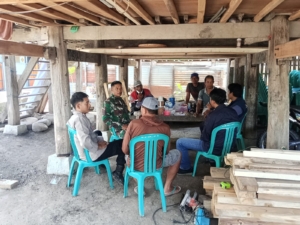 Babinsa Belo Laksanakan Komsos dan Patroli Wilayah, Ciptakan Situasi Aman dan Kondusif