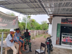 Babinsa Desa Kiantar Gelar Monitoring Wilayah dan Komsos, Warga Diimbau Jaga Kebersihan dan Kamtibmas