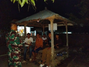 Babinsa Koramil Pekat Kontrol Ronda Malam Warga di Dusun Oi Ua
