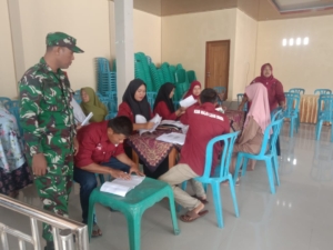 Babinsa Air Suning Dampingi Pembagian Kartu KSB Maju untuk 588 KK