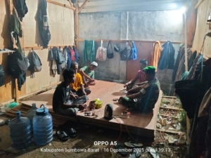 Babinsa Koramil 1628-01/Taliwang Laksanakan Patroli Malam, Wujudkan Kamtibmas Kondusif