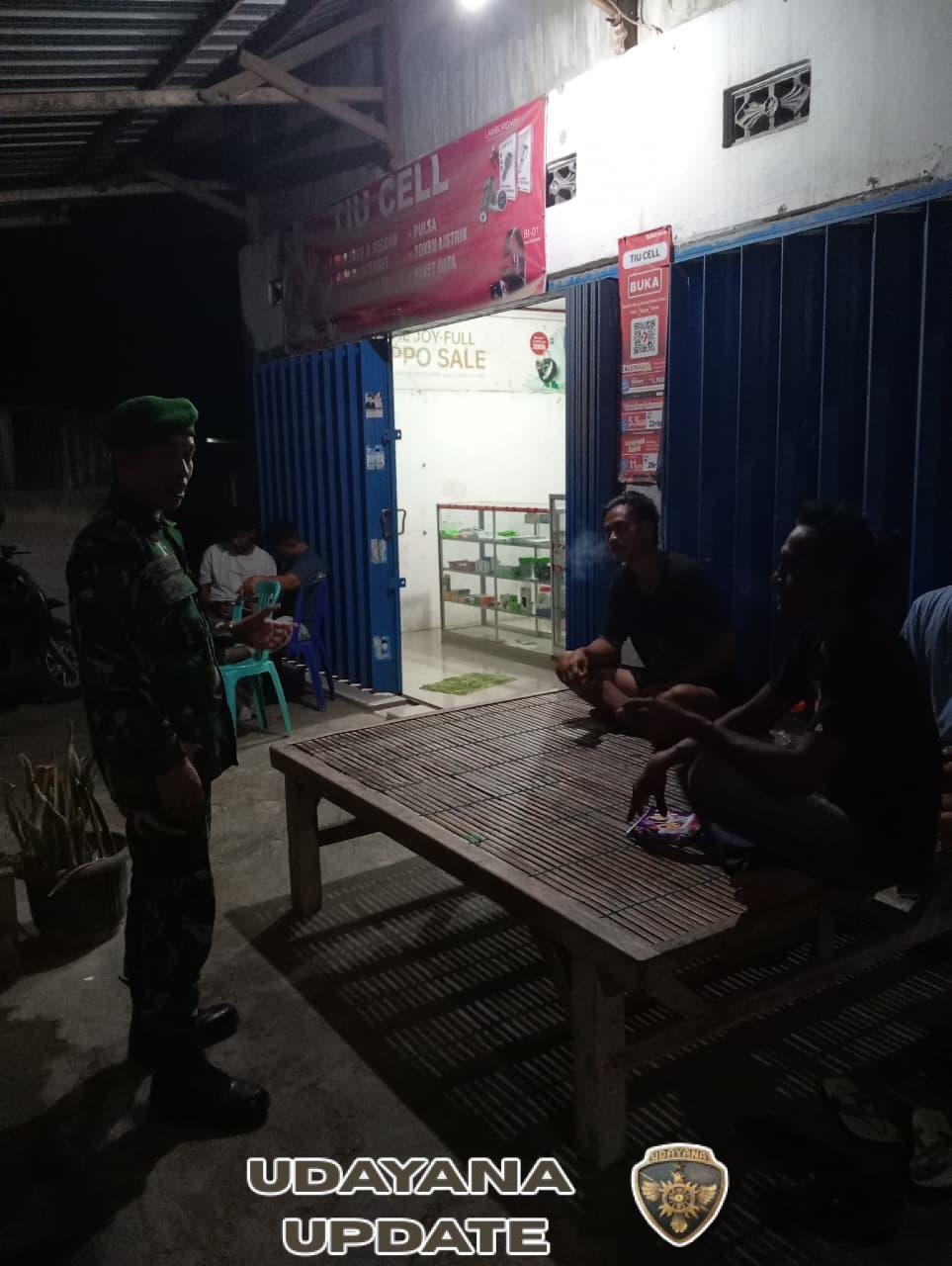 Babinsa Koramil 1628-02/Sekongkang Laksanakan Patroli Malam, Imbau Warga Jaga Kamtibmas