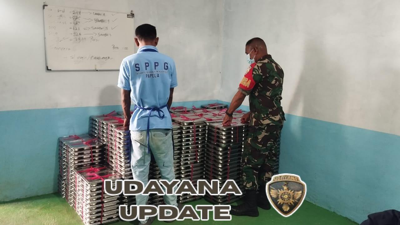 Babinsa Rote Timur Dampingi Pemberian Makanan Sehat Bergizi bagi Ribuan Siswa