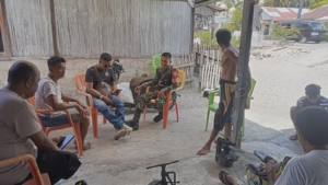 Babinsa dan Bhabinkamtibmas Laksanakan Komsos dan Monitoring Wilayah di Desa Batutua