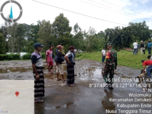 Babinsa Hadiri Seremonial Adat Peletakan Batu Pertama Koperasi Desa Merah Putih di Wolomuku