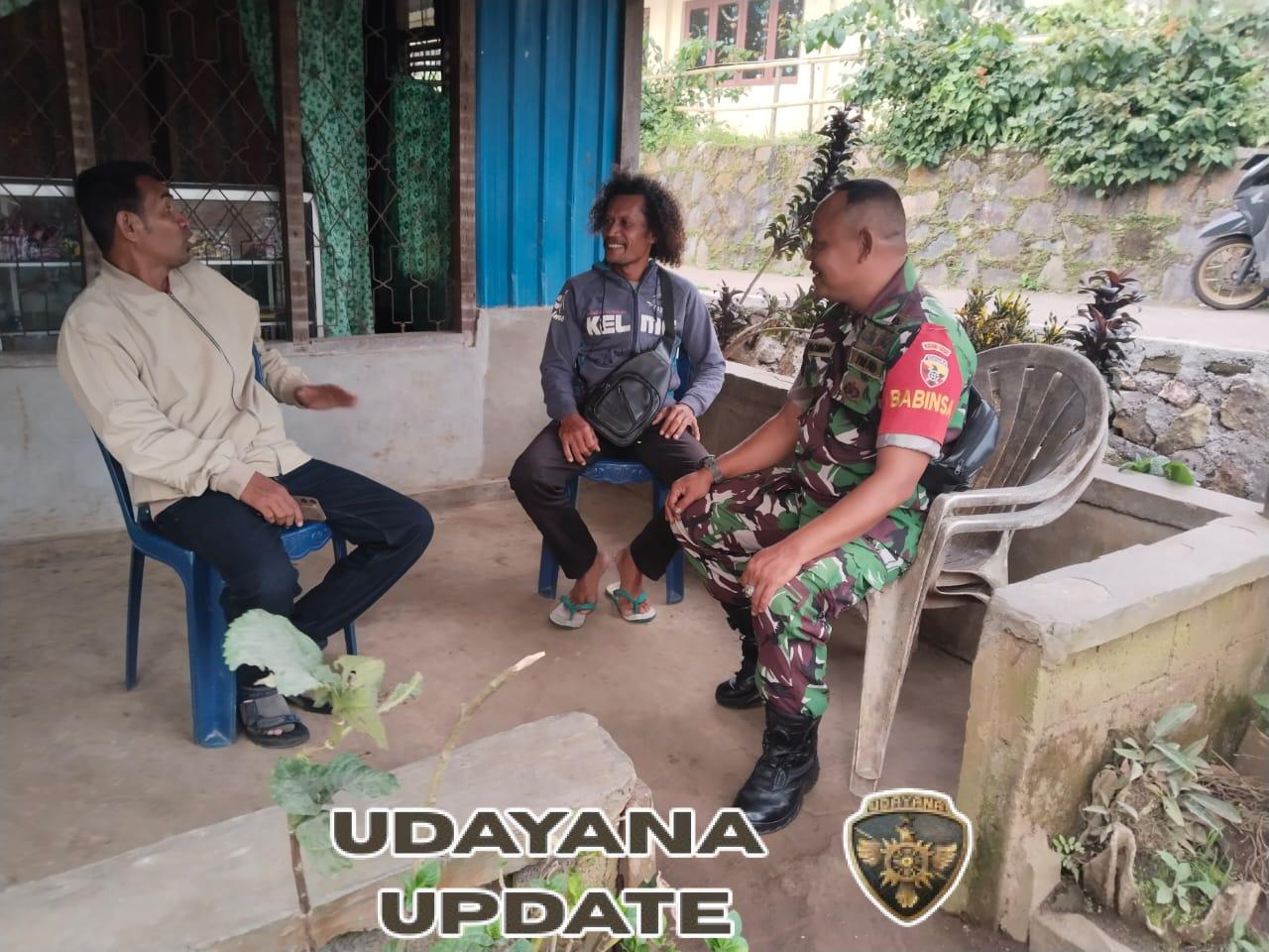 Babinsa Koramil Detusoko Laksanakan Pamwil dan Komsos Bersama Warga Desa Wolofeo