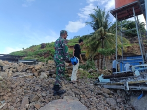 Babinsa Omesuri Dampingi Pengukuran Lahan Koperasi Merah Putih di Desa Umaleu
