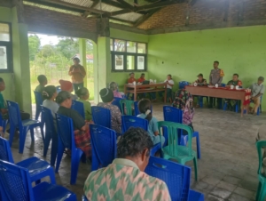 Babinsa Koramil 1601-01/Lewa Hadiri Rapat Evaluasi BUMDes Desa Kondamara