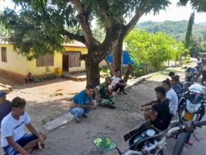 Babinsa Koramil Maurole Tingkatkan Kamtibmas dan Kedekatan dengan Warga Desa Ndondo