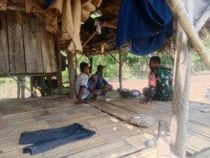 Babinsa Koramil 1602-01/Ende Aktif Lakukan Monitoring dan Komunikasi Sosial di Desa Kamubheka