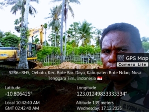 Babinsa Batutua Pantau Penggalian Fondasi KDKMP Oebatu dan Penurunan 200 Sak Semen