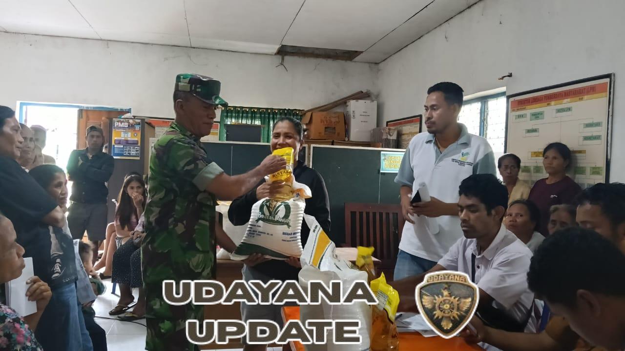 Wujud Kepedulian TNI, Babinsa Katikutana Dampingi Penyaluran Bansos