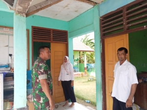 Sertu Fahrizal Lakukan Monitoring Wilayah dan Komsos di Desa Tuananga