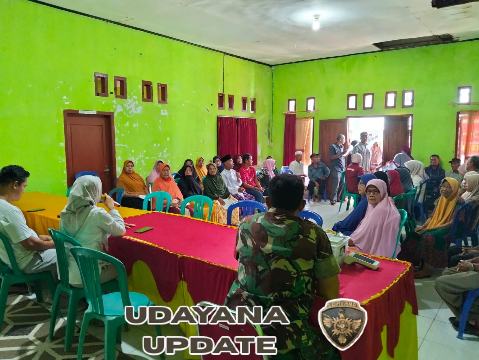 Kades dan Babinsa Hadiri Pembagian Kartu KSB MAJU di Desa Seteluk Atas