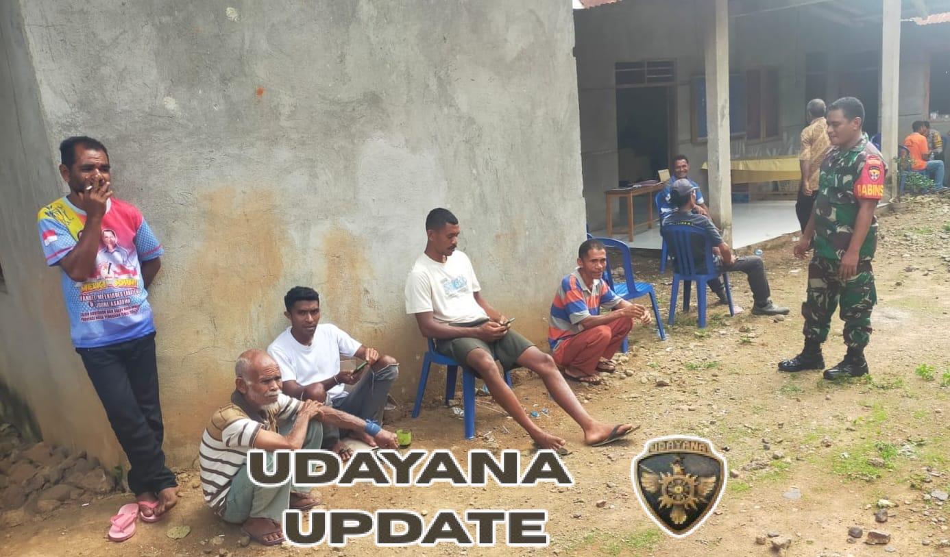 Komsos di Atakowa: Babinsa Ajak Warga Antisipasi Bencana Musim Hujan