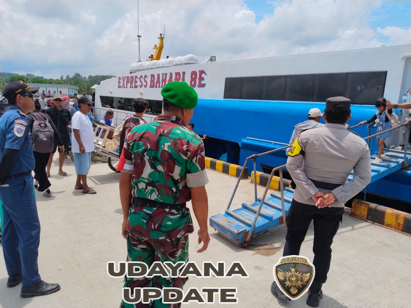 Babinsa Koramil 1627-01/Baa Pantau Kedatangan dan Keberangkatan Kapal Expres Bahari 8E di Pelabuhan Ba’a