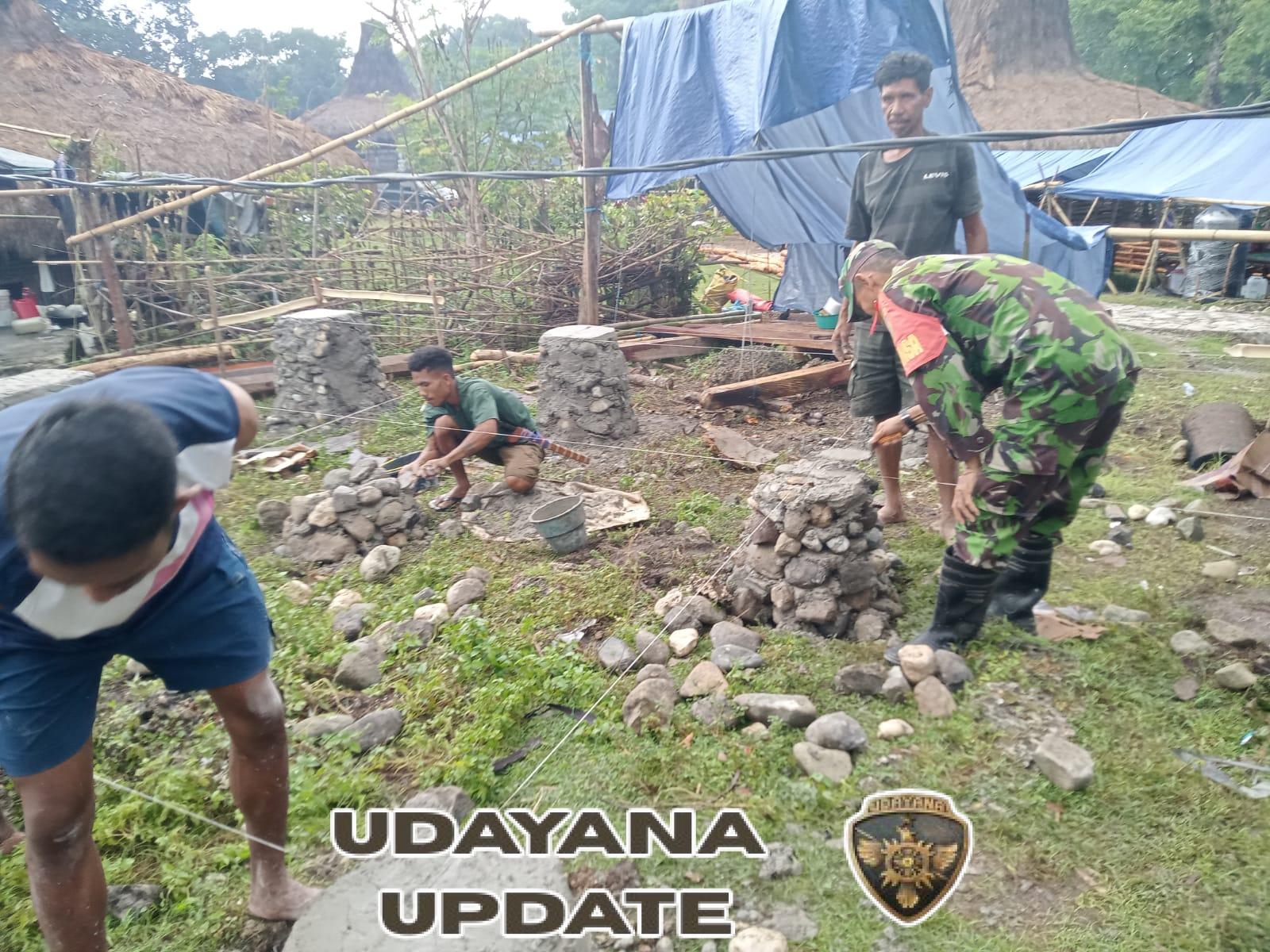 Serka Muslih Gotong Royong Bangun Rumah Warga Korban Kebakaran di Lamboya