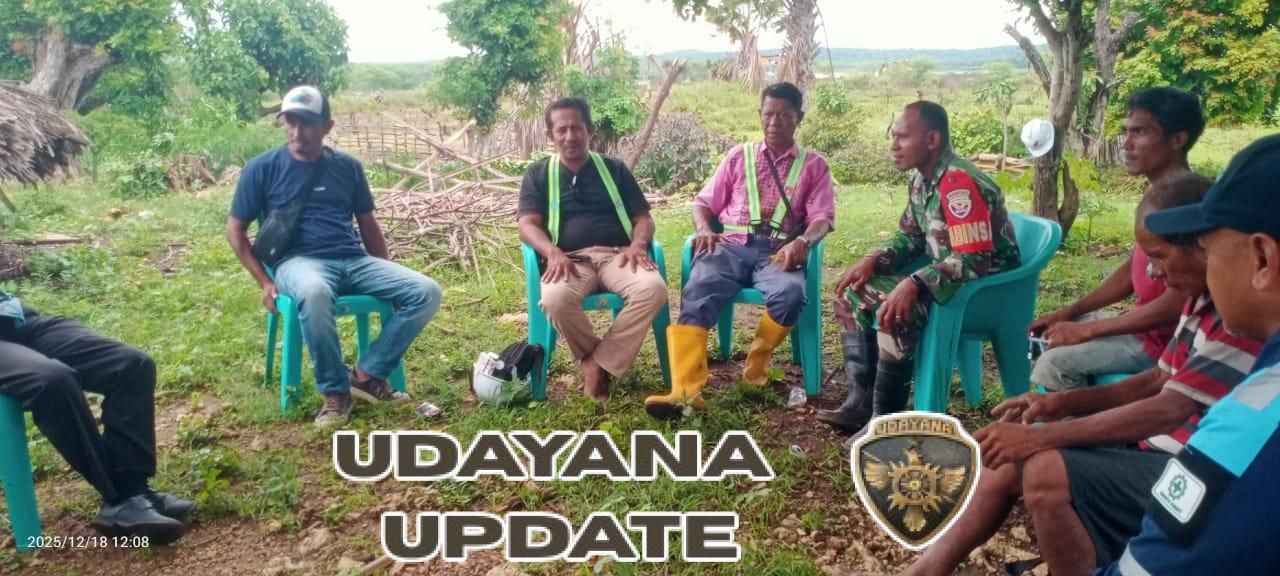 Proyek Sentra Garam Nasional Rote Timur Dikawal Ketat Babinsa Kodim 1627/RN