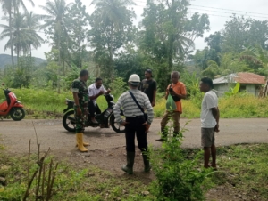 Perkuat Kamtibmas, Babinsa Koramil Maurole Pantau Situasi dan Serap Aspirasi Warga
