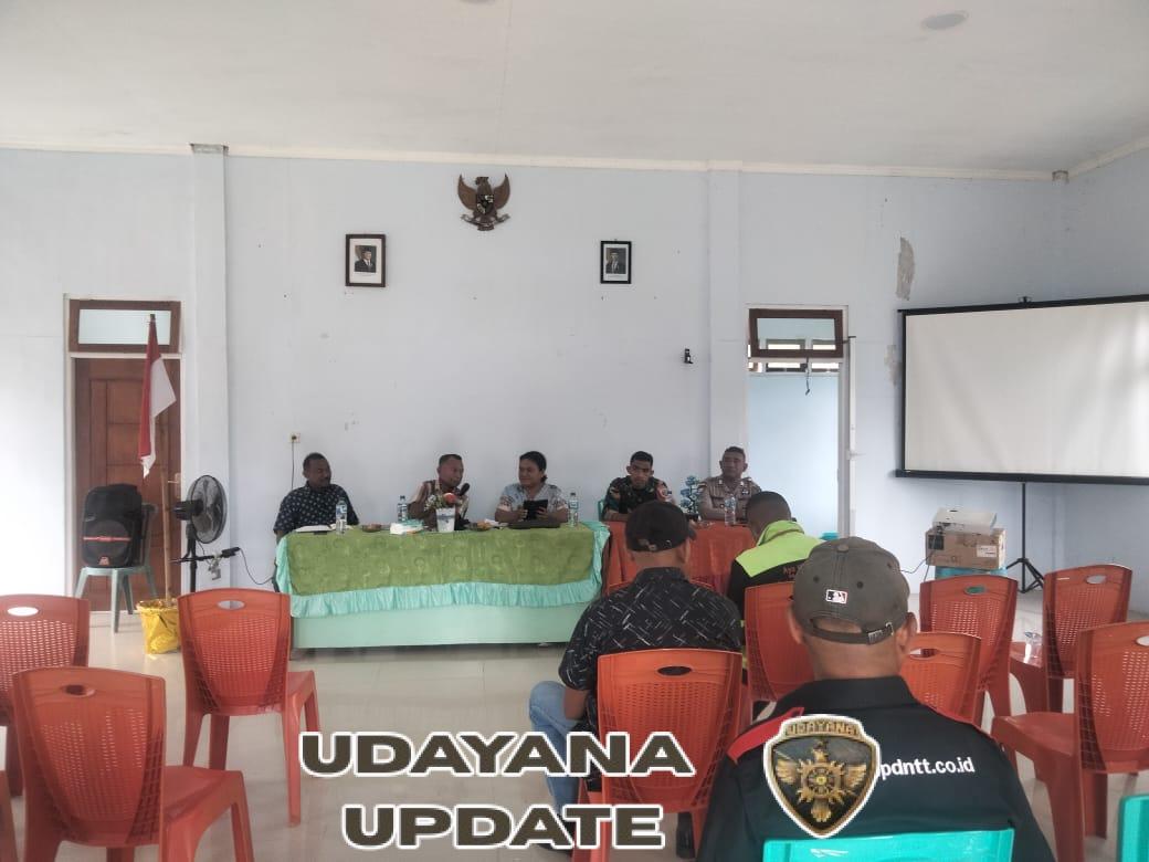 Perkuat Sinergi TNI-Rakyat, Babinsa Koramil Maurole Dampingi Musdes APBDes