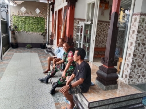 Bangun Sinergitas di Desa Binaannya, Babinsa Sepang Berikan Edukasi Kepekaan Situasi kepada Masyarakat