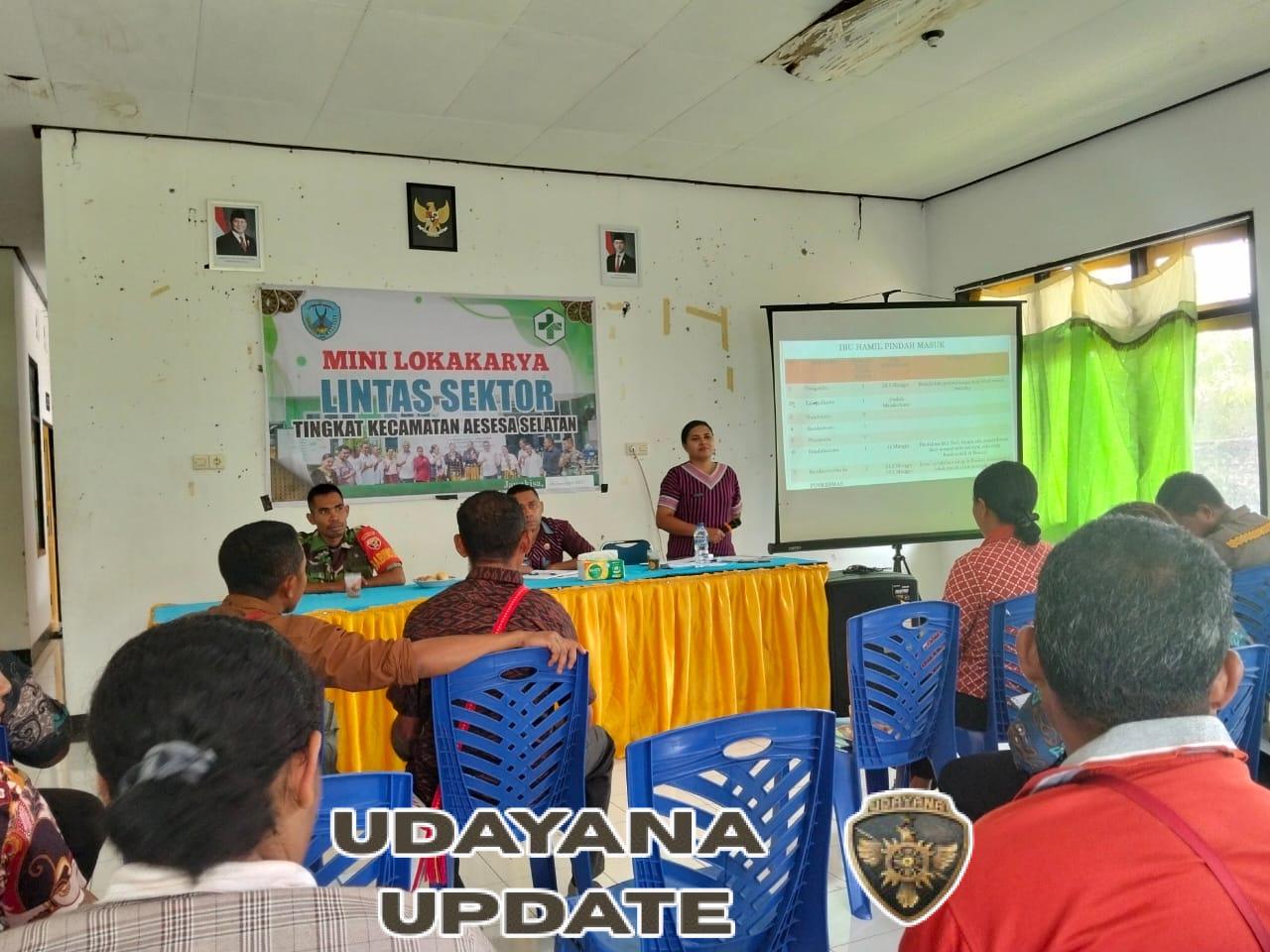 NAGEKEO – Koramil 1625-03/Boawae melalui Posramil Nangaroro melaksanakan kegiatan survei lahan program KDKMP (Kegiatan Dukungan Ketahanan Masyarakat Pedesaan) di wilayah Kecamatan Nangaroro, Kabupaten Nagekeo, Kamis (18/12/2025). Kegiatan ini merupakan bagian dari upaya TNI AD dalam mendukung program ketahanan pangan dan pemberdayaan wilayah binaan. Survei lahan dipimpin langsung oleh Danposramil Nangaroro, Serka Farid Abu Bakar, bersama satu orang Babinsa, Praka Jon Fredi. Adapun lokasi survei meliputi tiga wilayah, yakni Desa Wokodekororo, Desa Wokowoe, dan Kelurahan Nangaroro. Ketiga lokasi tersebut dinilai memiliki potensi untuk dikembangkan dalam mendukung program KDKMP yang bertujuan meningkatkan kesejahteraan masyarakat melalui pemanfaatan lahan secara produktif. Dalam kegiatan tersebut, Danposramil bersama Babinsa melakukan peninjauan langsung terhadap kondisi lahan, akses lokasi, serta potensi pendukung lainnya. Survei ini dilakukan untuk memastikan kesiapan lahan yang akan digunakan, sekaligus sebagai dasar perencanaan kegiatan lanjutan agar pelaksanaan program dapat berjalan efektif dan tepat sasaran. Serka Farid Abu Bakar menyampaikan bahwa keterlibatan TNI melalui Babinsa di lapangan diharapkan mampu mendorong sinergi antara aparat kewilayahan dan masyarakat. “Survei ini penting untuk melihat secara langsung kondisi riil di lapangan sehingga program yang direncanakan benar-benar sesuai dengan kebutuhan dan potensi wilayah,” ujarnya. Selama pelaksanaan kegiatan, situasi di lapangan terpantau aman dan kondusif. Meski cuaca dalam keadaan mendung, hal tersebut tidak menghambat jalannya survei. Tidak terdapat hal-hal menonjol atau kendala berarti selama kegiatan berlangsung. Melalui kegiatan survei lahan KDKMP ini, Koramil 1625-03/Boawae berharap dapat memberikan kontribusi nyata dalam mendukung pembangunan di wilayah Kecamatan Nangaroro. Kehadiran Babinsa di tengah masyarakat juga menjadi wujud komitmen TNI AD dalam mendukung program pemerintah serta menjaga stabilitas dan keamanan wilayah binaan.