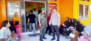 Koramil 1628-03/Seteluk Kawal Penyaluran Kartu KSB Maju di Desa Seteluk Tengah