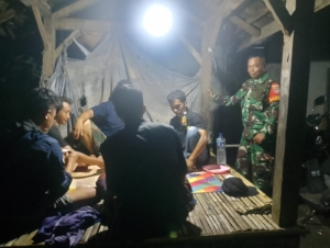 Cegah Kenakalan Remaja, Babinsa Desa Kadindi Intensifkan Ronda Malam