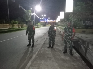 Koramil 1608-01/Rasanae Gelar Patroli Malam Ciptakan Lingkungan Aman